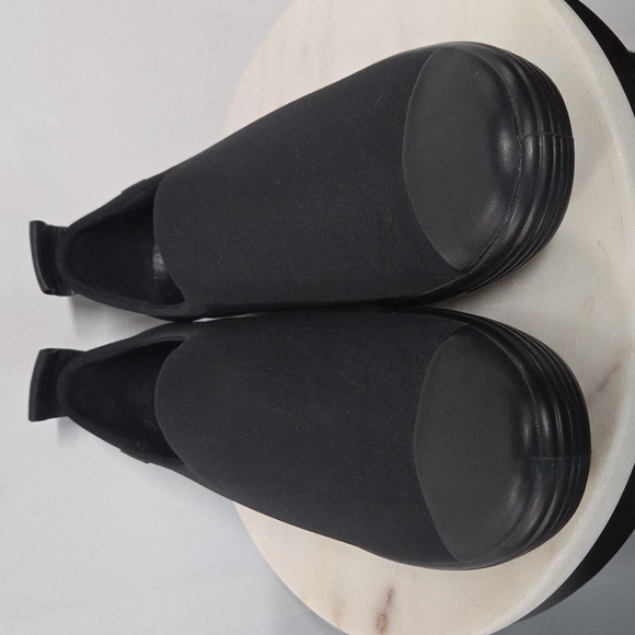 Ecco Womens Black Slip-On Loafers Size 9W - Picture 2 of 7